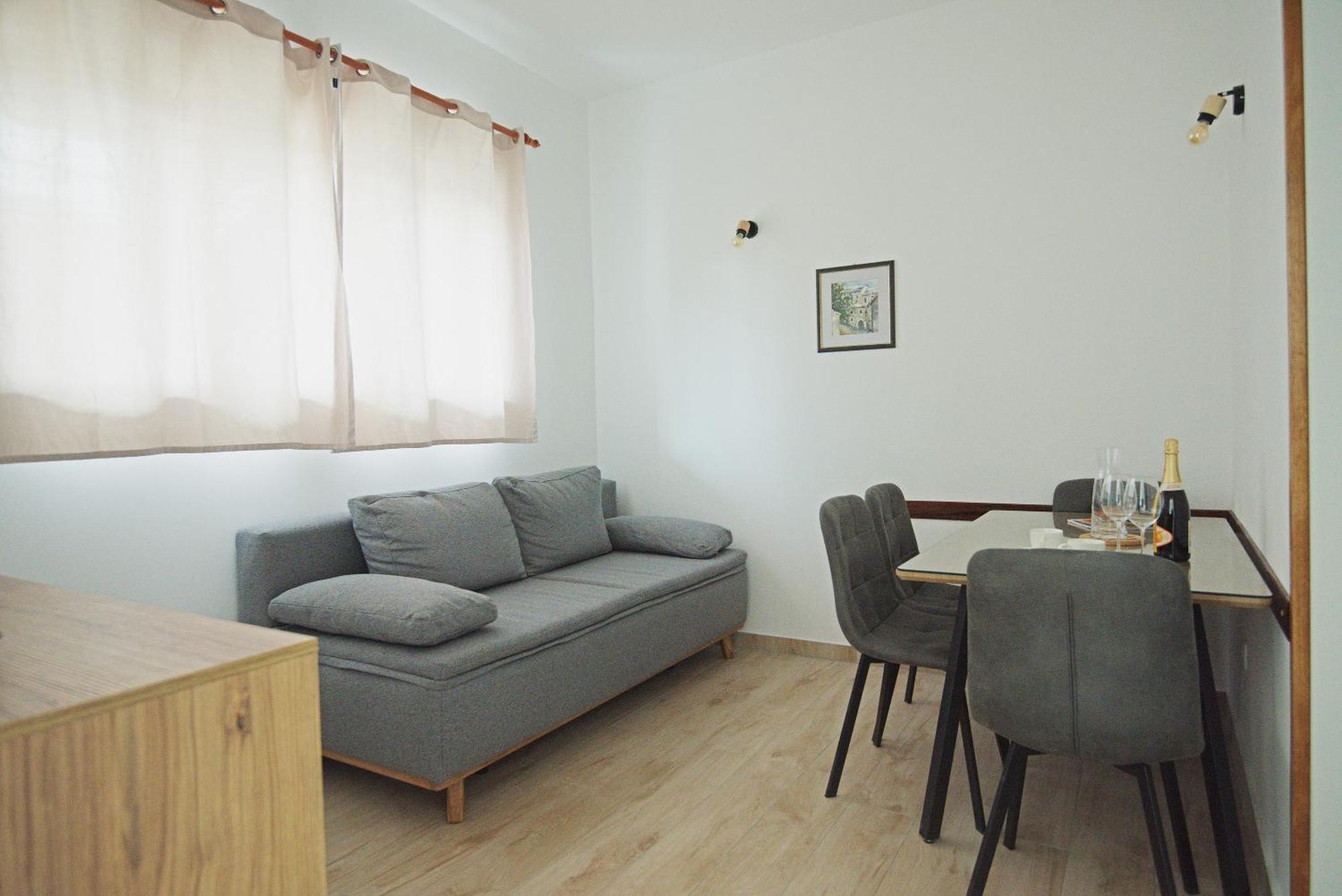 Tomica Apartman Jesenice (Split-Dalmatia)